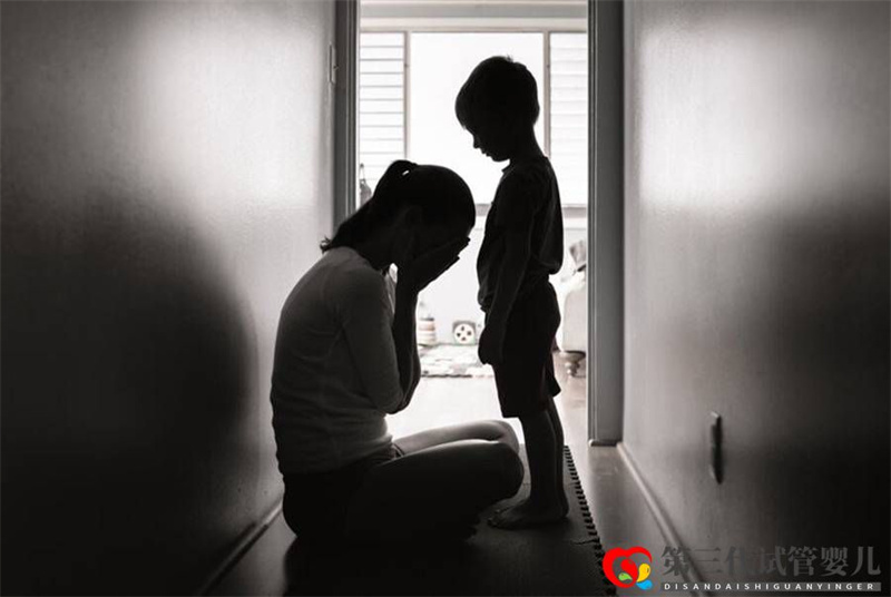 因鼓勵(lì)孩子自主選擇性別認(rèn)同，美國(guó)母親被判入獄(圖1)