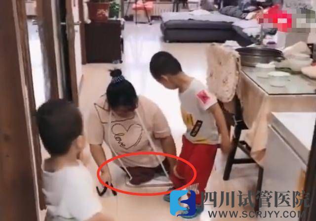 “無腿”媽媽試管生下雙胞胎，如今5年過去，一家人現(xiàn)狀如何？(圖2)